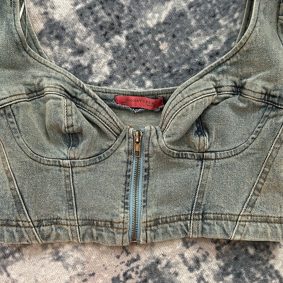 Jean crop top size medium. New with tags - Picture 2 of 5